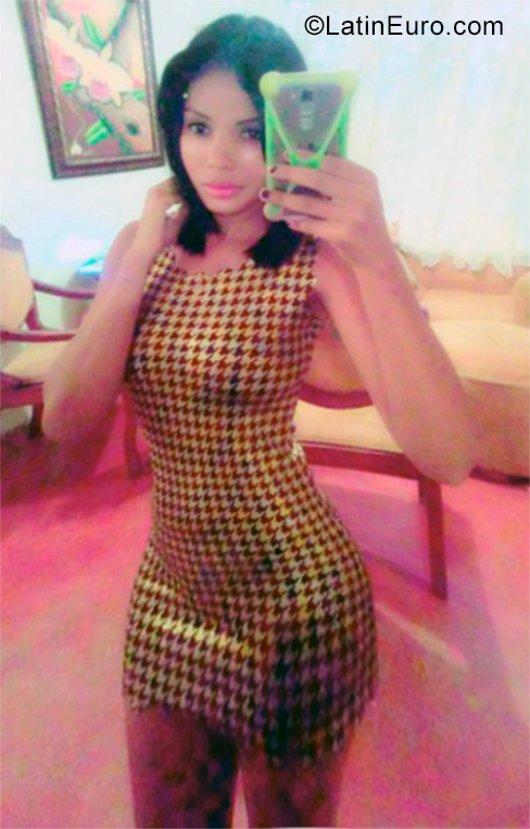 Date this cute Dominican Republic girl Yafreisy from Santo Domingo DO35099