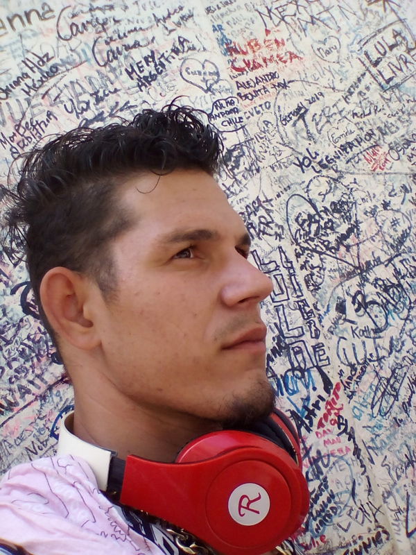 Date this charming Cuba man Leoxander from Habana CU518