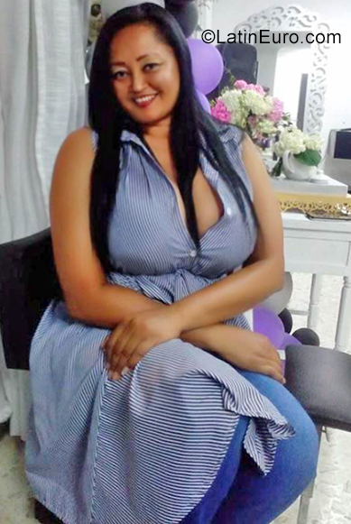 Date this beautiful Colombia girl Margarita from Cali CO25374