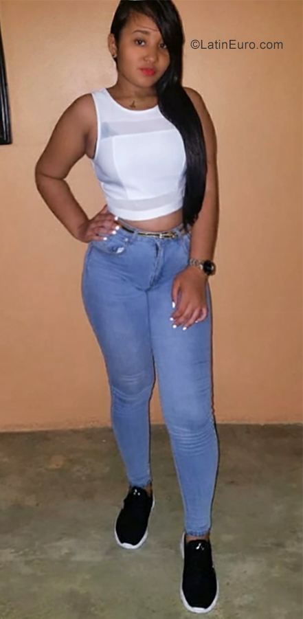 Date this georgeous Dominican Republic girl Antonia from Santo Domingo DO34815