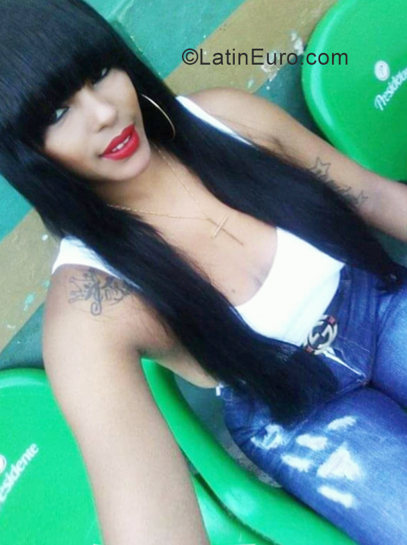 Date this hot Dominican Republic girl Stephanie from Santo Domingo DO34838