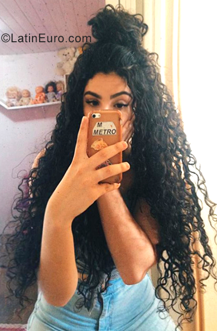 Date this nice looking Colombia girl Bellacasas from cali CO25391