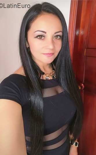 Date this lovely Colombia girl Pao from Bogota CO25433