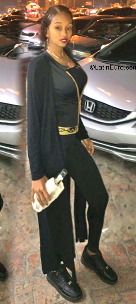 Date this stunning Dominican Republic girl Karol bebesita from Santo Domingo DO34933