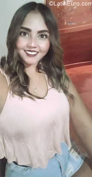 Date this attractive Colombia girl Keylie from Medellin CO25449