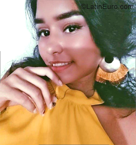 Date this lovely Colombia girl Malorie from Cartagena CO25480