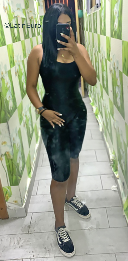 Date this sultry Dominican Republic girl Isairia from Santo Domingo DO35038