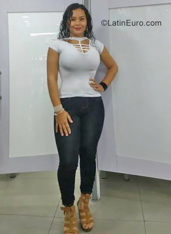 Date this gorgeous Venezuela girl Rosbely from Barquisimeto VE2442
