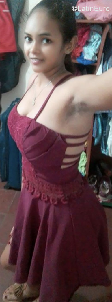 Date this attractive Colombia girl Maria from Barranquilla VE2450