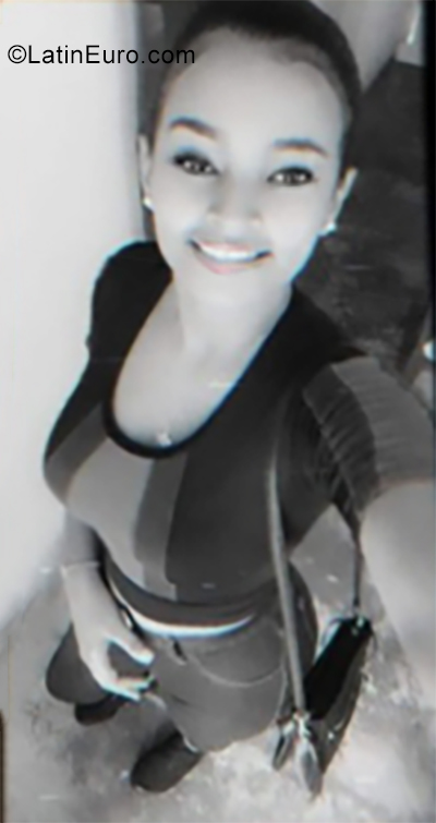 Date this happy Dominican Republic girl Luisa from Santiago De Los Caballeros DO35112