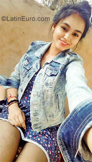 Date this cute Peru girl Cristal from Cajamarca PE1401