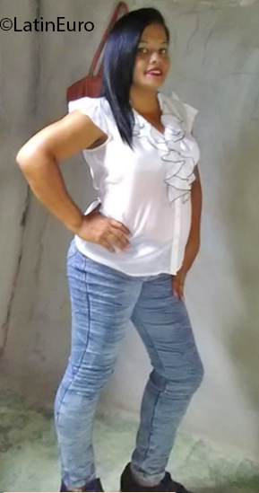 Date this stunning Dominican Republic girl Desire from Santo Domingo DO35190