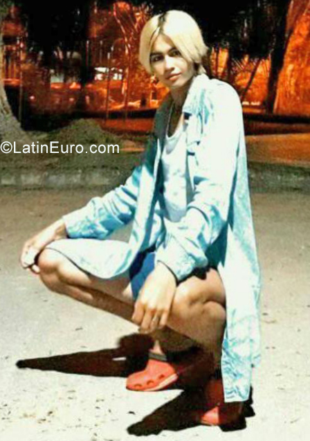 Date this voluptuous Colombia girl Exteria from Neiva CO25611