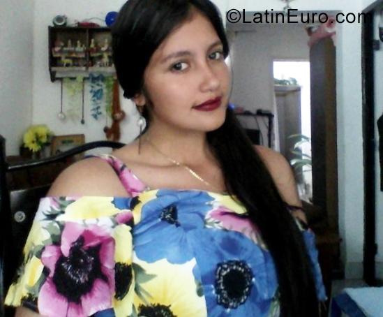 Date this lovely Colombia girl Lucia from Bogota CO25631