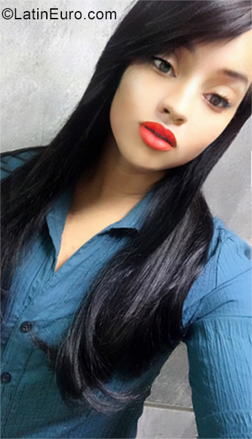 Date this pretty Dominican Republic girl Rosa from Santo Domingo Este DO35294