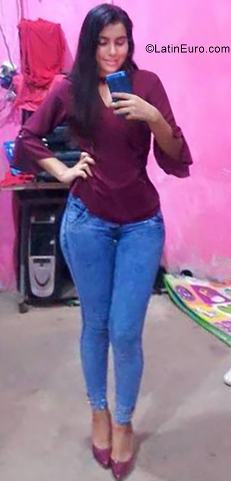 Date this stunning Ecuador girl Genesis from Playas EC343
