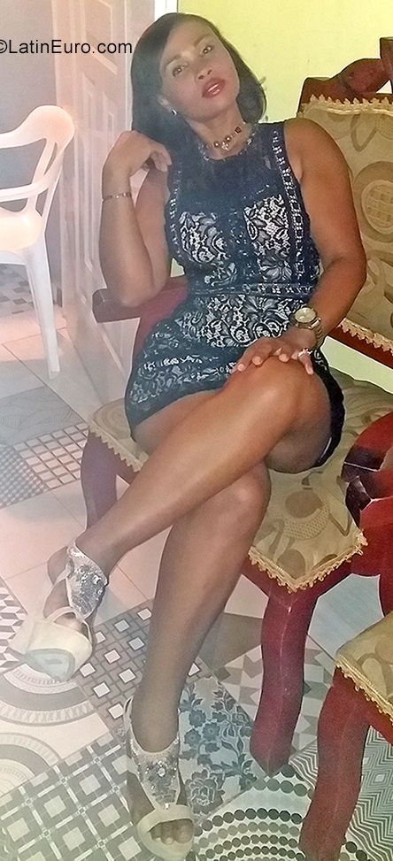 Date this charming Dominican Republic girl Joselyn from Santiago DO35308