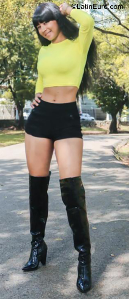 Date this happy Dominican Republic girl Marichel from Santo Domingo DO35313