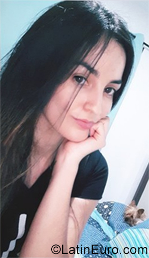 Date this georgeous Colombia girl Fernanda from Cali CO26145