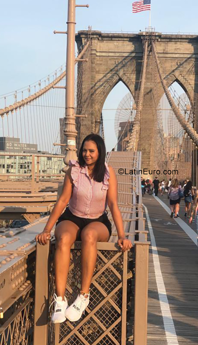 Date this young Colombia girl Dayana from Bogota CO25664