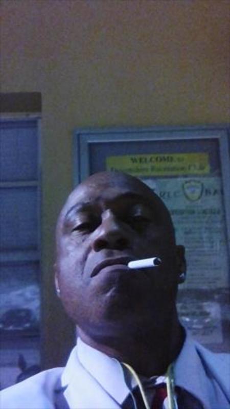 Date this happy Bermuda man Gundo from Bermuda BM39