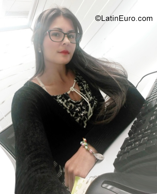 Date this young Colombia girl Samanta from b CO25700