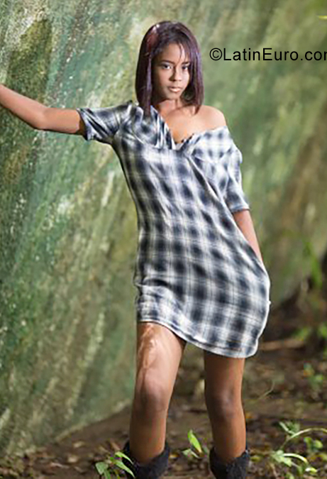 Date this beautiful Dominican Republic girl Sofia from Santo Domingo DO35401