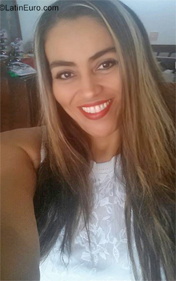 Date this nice looking Colombia girl Victoria from Medellin CO25744