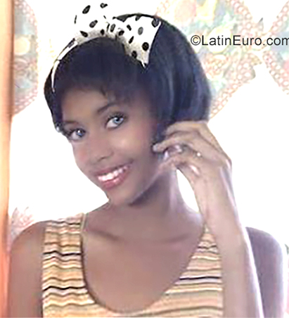Date this good-looking Venezuela girl Yemlin from Caracas VE2540