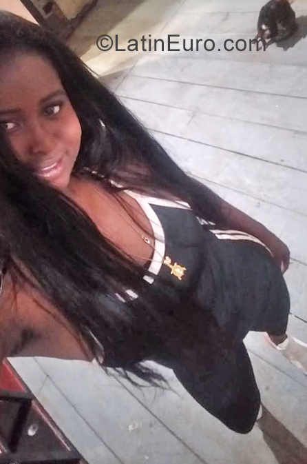 Date this foxy Colombia girl Yendi from Bogota CO25847