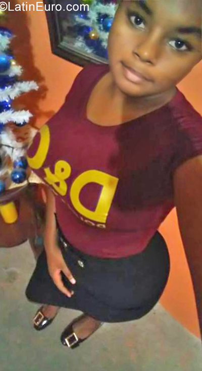 Date this passionate Dominican Republic girl Alexa from Santo Domingo DO35448