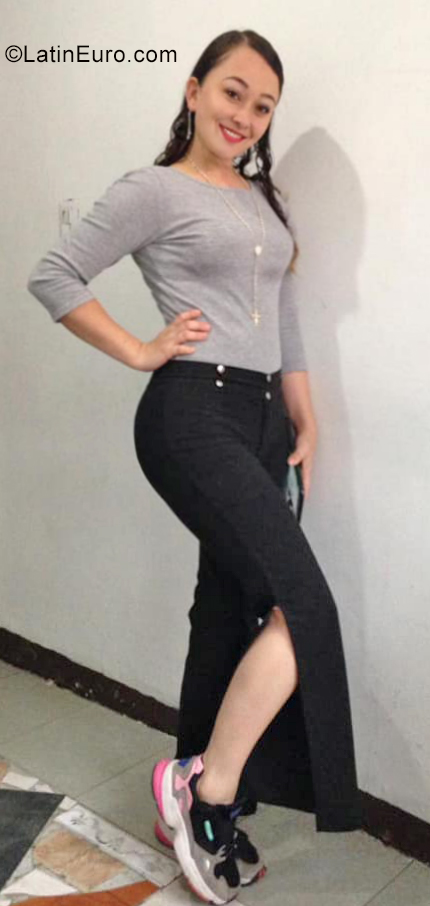 Date this georgeous Colombia girl Claudia from Manizales CO25772