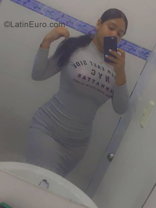 Date this stunning Dominican Republic girl Genesis from Mao Valverde DO35850