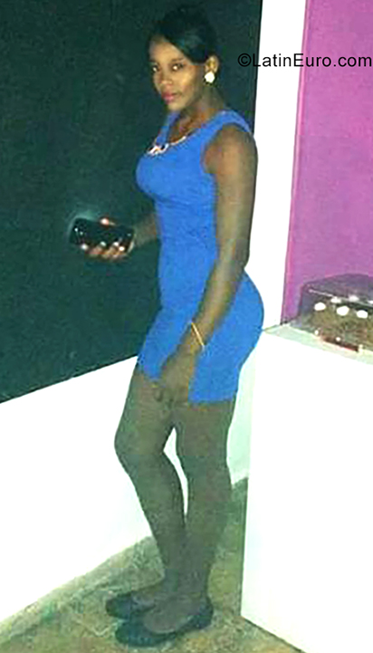 Date this young Dominican Republic girl Esmara from Santo Domingo DO35582