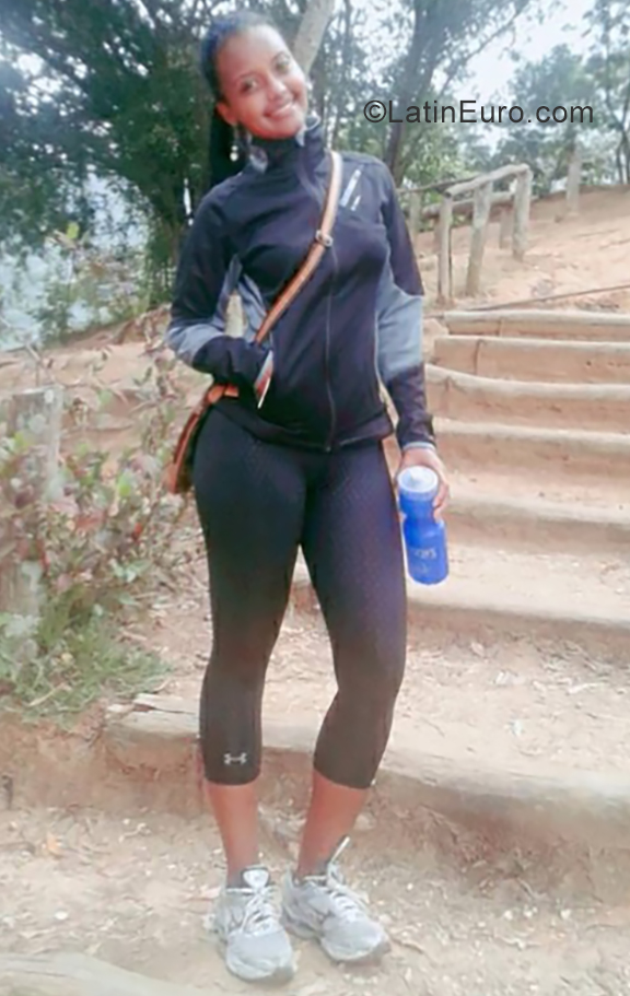 Date this young Colombia girl Yadi from Bogota CO25840