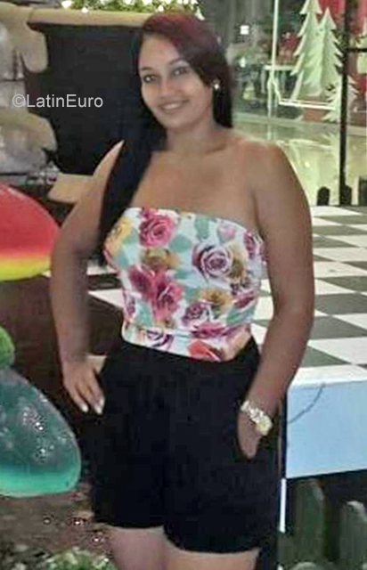 Date this voluptuous Dominican Republic girl Leidy from Santo Domingo DO35626
