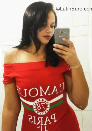 Date this lovely Brazil girl Jessica from Salvador BR10919
