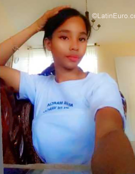 Date this good-looking Dominican Republic girl Gelnelyis from Santo Domingo Este DO35629