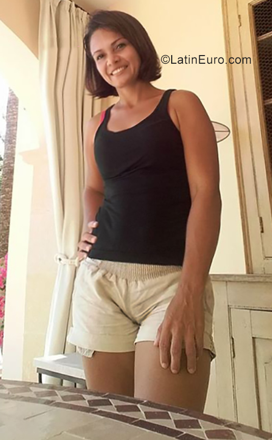 Date this hard body Colombia girl Iremzul from Cartagena CO25869