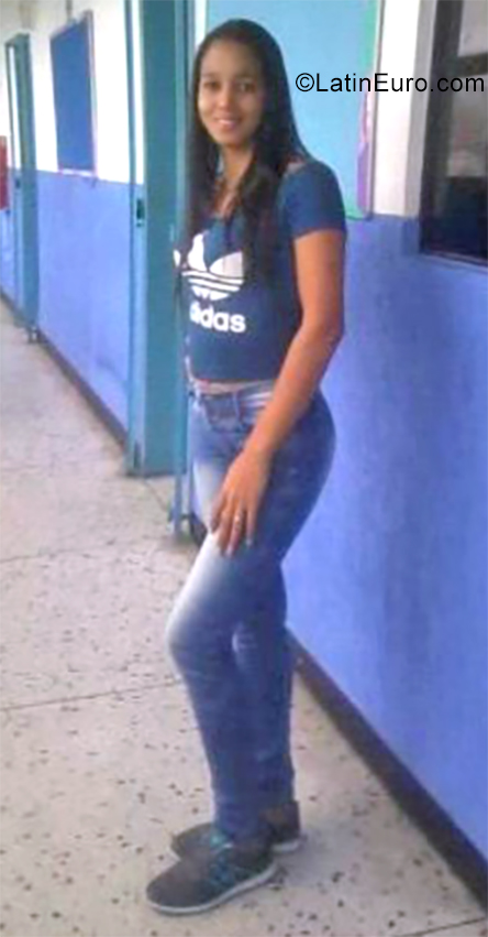 Date this voluptuous Venezuela girl Franyolith from Barquisimeto VE2594