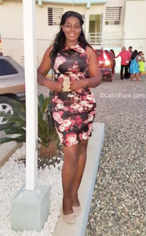 Date this voluptuous Dominican Republic girl Josefina from Mao Valverde DO37217