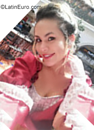 Date this stunning Ecuador girl Alondra from Quito EC358