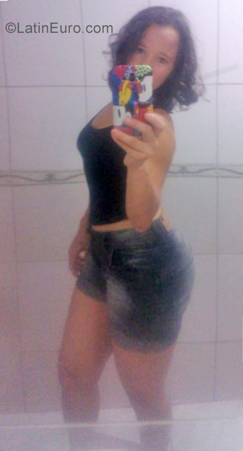 Date this voluptuous Brazil girl ALEXIA from Campos Dos Goytacazes BR10899