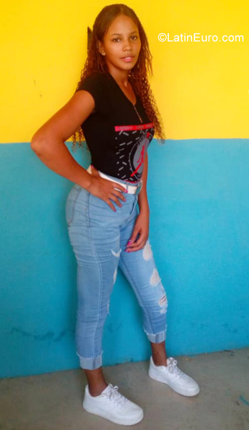 Date this sensual Dominican Republic girl Yordana from Montecristi DO35705