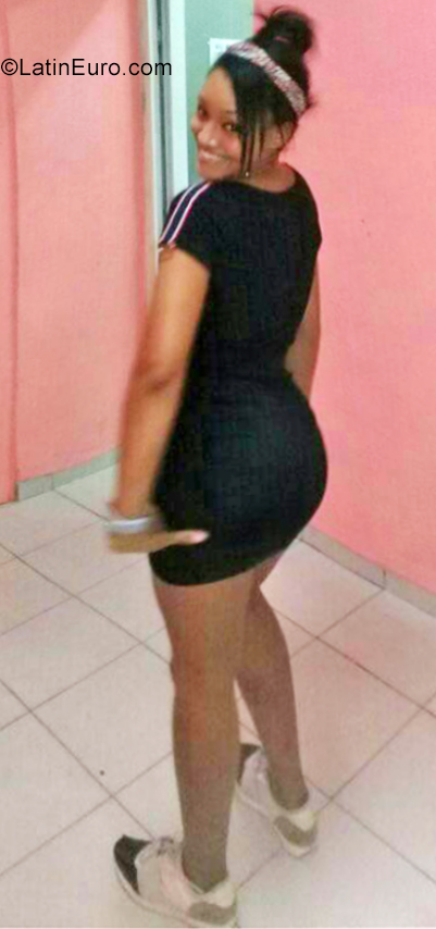 Date this cute Cuba girl Wanda from Havana CU580