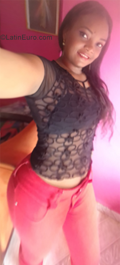 Date this georgeous Colombia girl Yuly from Buenaventura CO25908