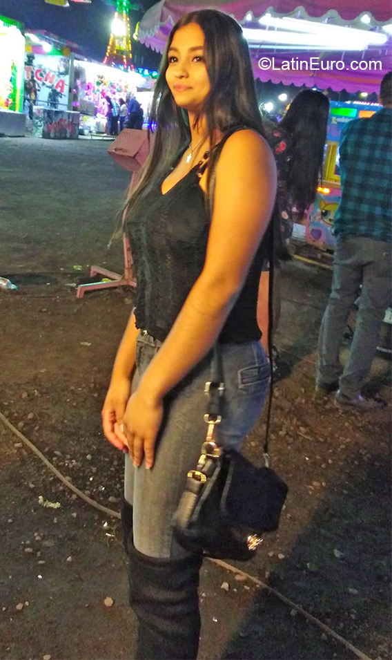 Date this beautiful Mexico girl Maryana from Guadalajara MX1676