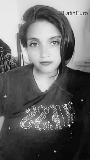 Date this voluptuous Colombia girl Electra from Bogota CO25918