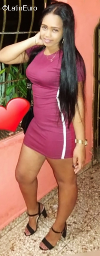 Date this athletic Dominican Republic girl Winifer from Santo Domingo DO35763