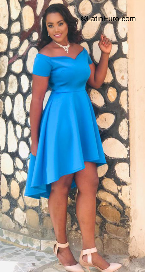 Date this voluptuous Colombia girl Johanny from San Cristobal CO25938